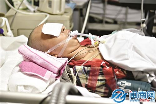出事后，璇璇一头黑发被剃光，在ICU里与死神抗争
