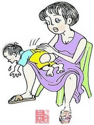 老人误喝洗发乳 危险差点洗胃医生教你老人小孩出现误服怎么办