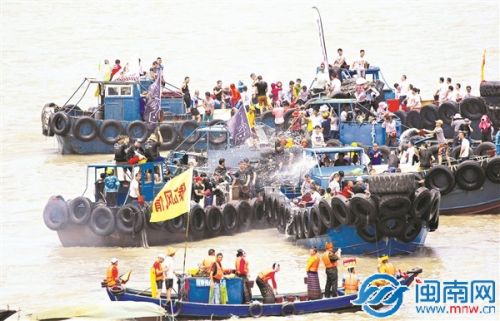 往年海上泼水节盛况