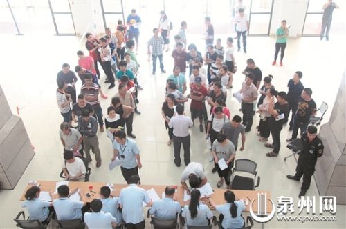 鲤城法院发放史上最大一笔欠薪 300名工人领千万元工资