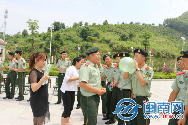 吹气球比赛.jpg