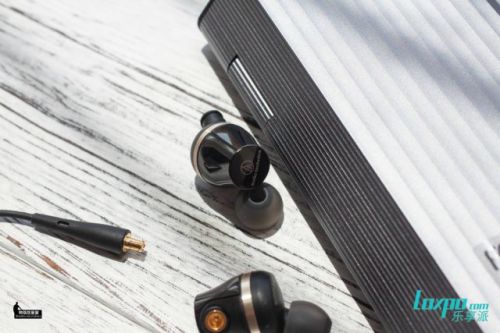 铁三角ATH-CKR100iS双动圈耳机听音记