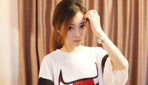 停播2个月后陌陌一姐阿冷 正式空降斗鱼开启直