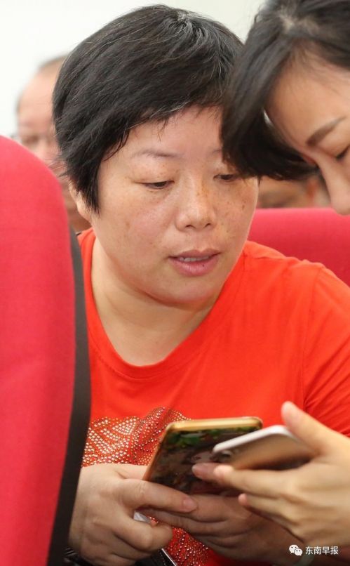 那位妈妈说她是做包包批发生意的，派位前，她和客户说，派上七中的话，全场包包打七折。