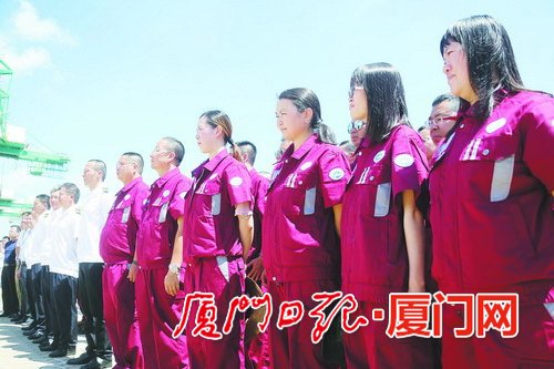 考察队员整装待发。（本组图 本报记者 姚凡 摄）