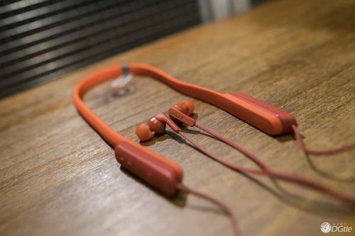 别将音量收细,索尼耳机 MDR-XB70BT