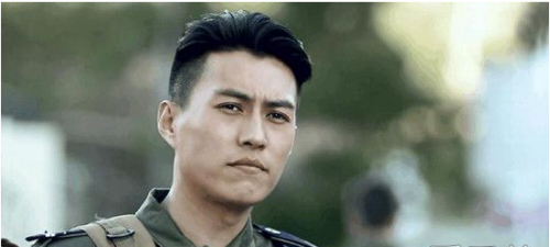 靳东为什么现在才火：都是发型的锅