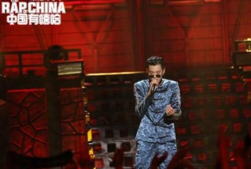 中国有嘻哈吴亦凡公演唱什么歌曲?是吴亦凡新