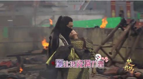 《楚乔传》红川城宇文玥救楚乔花絮：林更新往赵丽颖脸上扔石头现场搞笑不断(四)