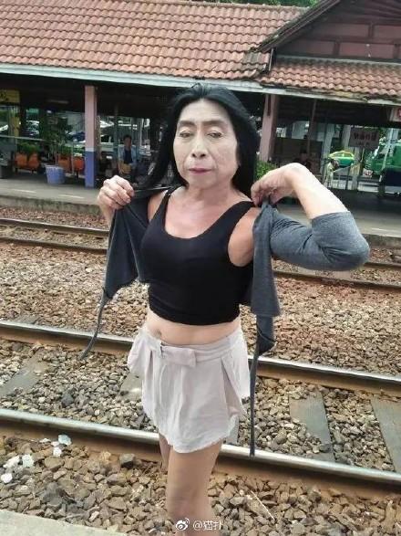 泰国新晋网红熟女辣眼睛(图)接口:突然觉得凤姐好美网友视频v眼睛图片
