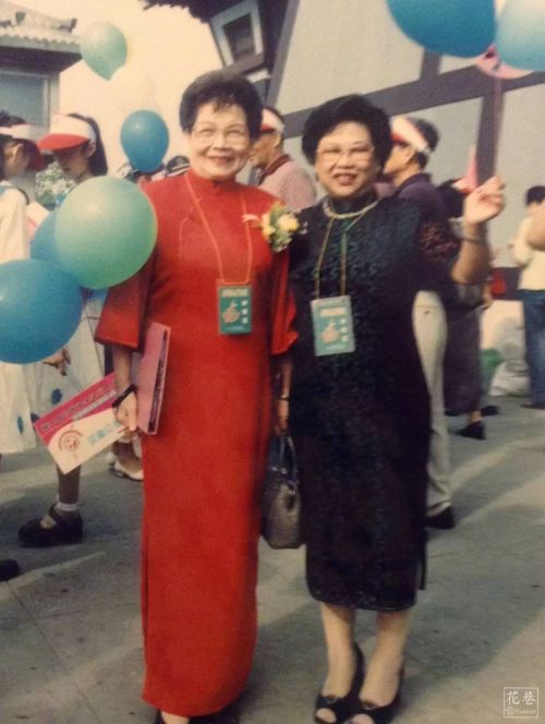 2000年，龚书绵回大陆代表泉州参加老年人合唱团赛事。
唱歌一直是她从小的兴趣。