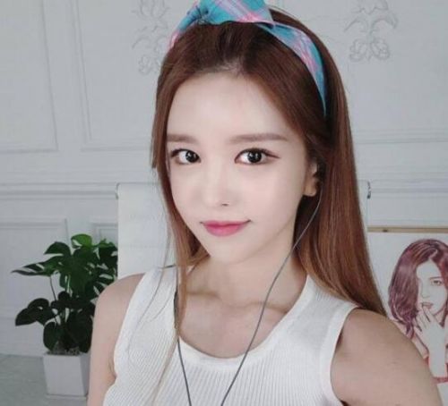 直播一姐尹素婉再次发声 称想在中国继续直播