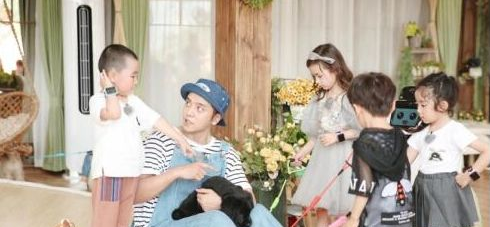 小手牵小狗嘉宾什么时候播出 小手牵小狗每周