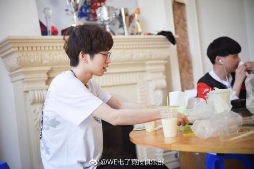 rng战队队员图片_lolwe战队队员收入