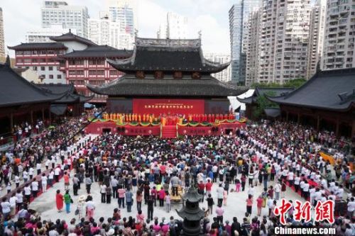 上海百年玉佛禅寺大雄宝殿平移顶升即位