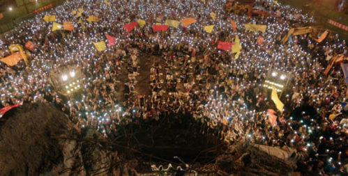 《缝纫机乐队》周冬雨出场时的音乐是什么?