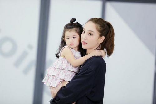 《不可思议的妈妈》郑希怡崩溃打电话求助应采儿 -闽南网