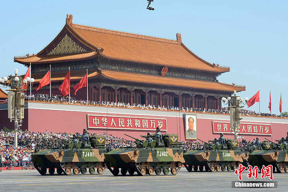 迎接中共十九大图片专 题——强军之路篇十八大以来，中国军队聚焦新形势下的强军目标，在政治建军、改革强军、科技兴军、依法治军的征程上 ，不断突破进取。