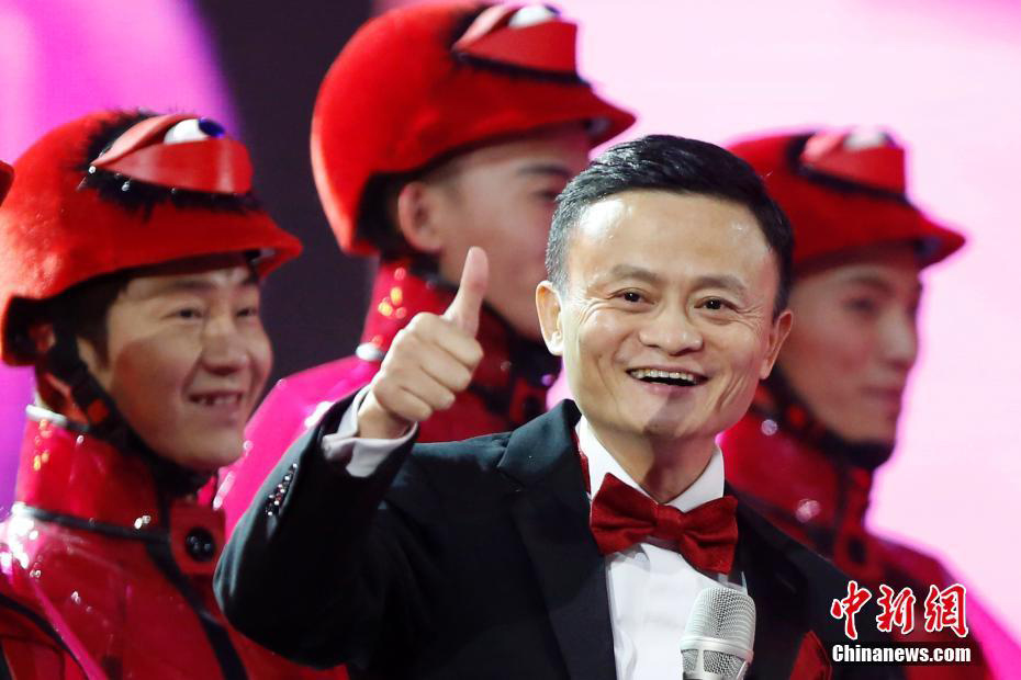 迎接中共十九大图片专 题——网络经济篇   中国网络经济在过去五年时间取得的巨大进步，主要体现在移动支付和共享经济等方 面。