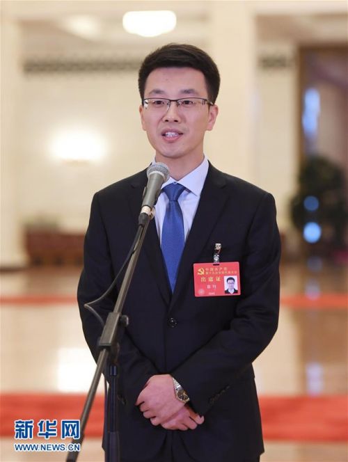 10月19日，中国共产党第十九次全国代表大会代表徐川在北京人民大会堂接受采访。新华社记者 申宏 摄