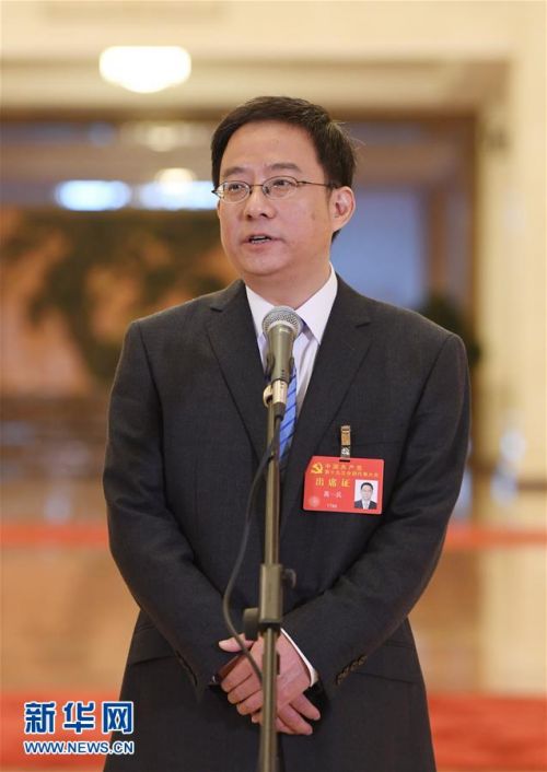 10月19日，中国共产党第十九次全国代表大会代表黄一兵在北京人民大会堂接受采访。新华社记者 申宏 摄