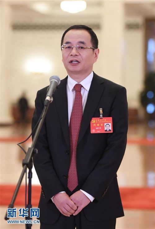 10月19日，中国共产党第十九次全国代表大会代表康红普在北京人民大会堂接受采访。新华社记者 申宏 摄
