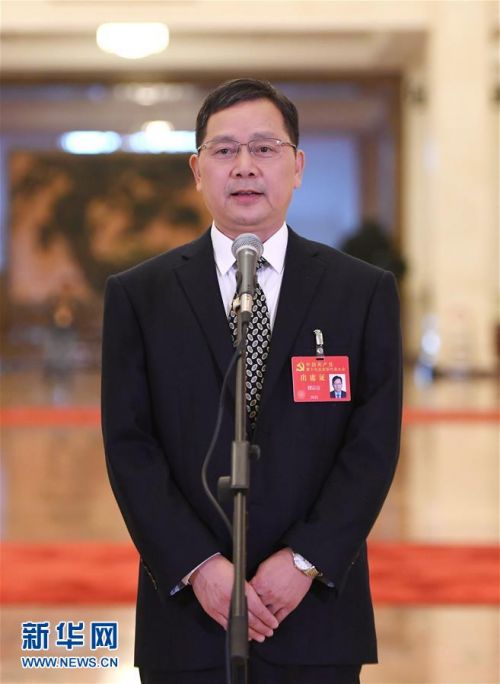 10月19日，中国共产党第十九次全国代表大会代表刘宗富在北京人民大会堂接受采访。新华社记者 申宏 摄
