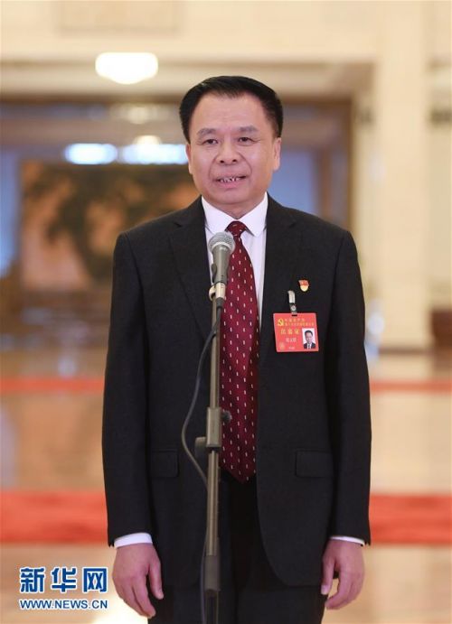 10月19日，中国共产党第十九次全国代表大会代表贾立群在北京人民大会堂接受采访。新华社记者 申宏 摄