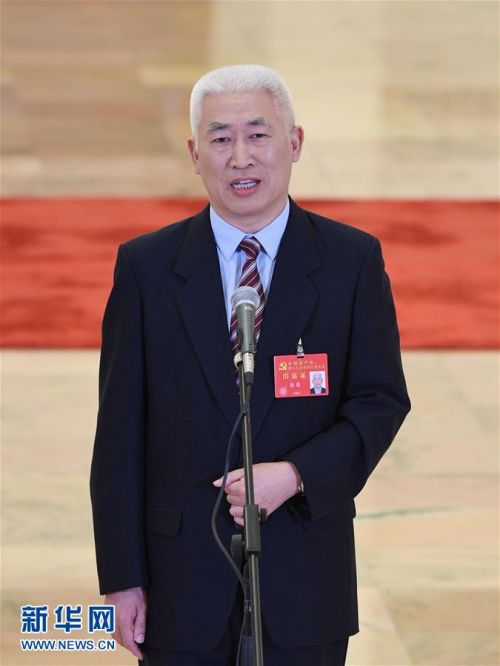 10月19日，中国共产党第十九次全国代表大会代表徐俊在北京人民大会堂接受采访。新华社记者 王建华 摄