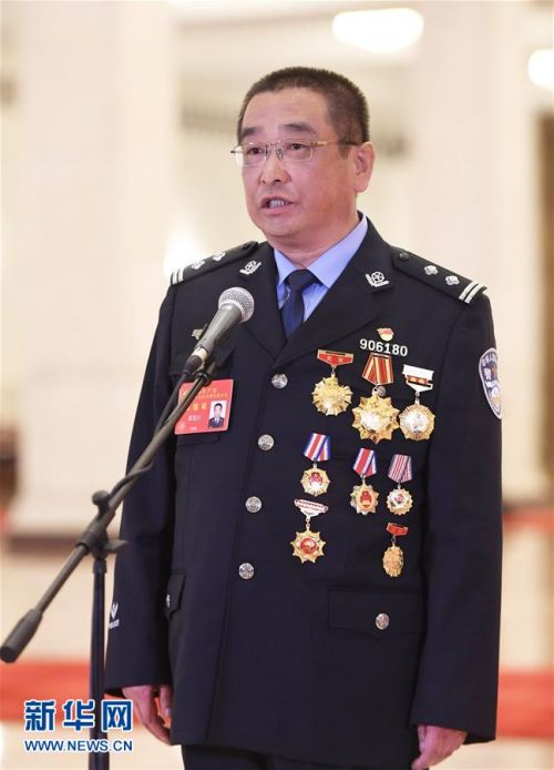 10月19日，中国共产党第十九次全国代表大会代表崔光日在北京人民大会堂接受采访。新华社记者 申宏 摄