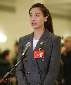 前中国女排队员魏秋月：以永不言败的女排精神、体育精神共赴新征程、共圆中国梦。