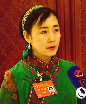 呼伦贝尔市莫力达瓦达斡尔族自治旗文化馆苏梅：进一步加大对民族文化遗产的抢救、挖掘、传承和创新，推动社会主义文化繁荣昌盛，让民族文化之花绚丽绽放。