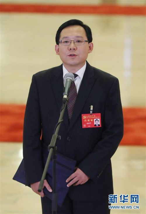 　　10月24日，中国共产党第十九次全国代表大会闭幕会在北京人民大会堂举行。这是闭幕会后，蒋成华代表接受采访。 新华社记者 殷刚 摄