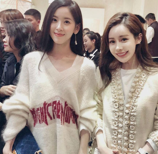 奶茶妹妹与网红合照对比明显 整容脸PK纯天然