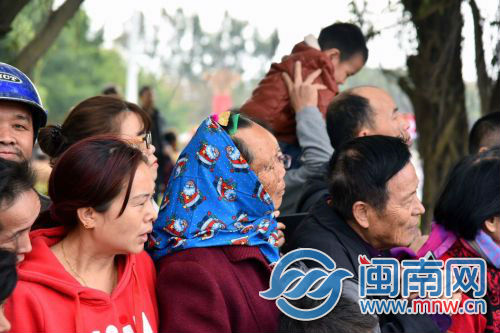 比赛吸引不少市民围观