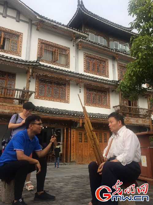 【喜迎十九大•文脉颂中华】短视频丨他一直坚持手工制作芦笙，只为奏响民族之音
