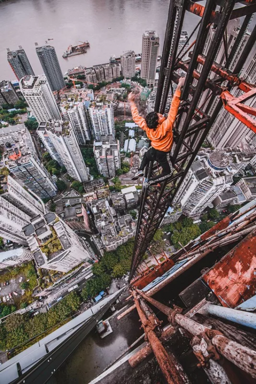 国内高空挑战第一人吴咏宁极限挑战中失手坠亡