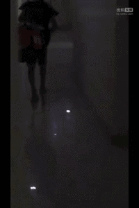 外卖员凌晨冒雨送餐顾客失联 发了条短信令人心酸