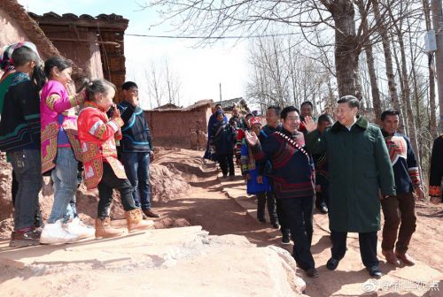 习近平给大凉山村民支招致富路