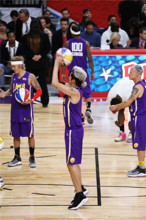 吴亦凡出战NBA全明星名人赛 个人篮板数上升到7个平此前记录