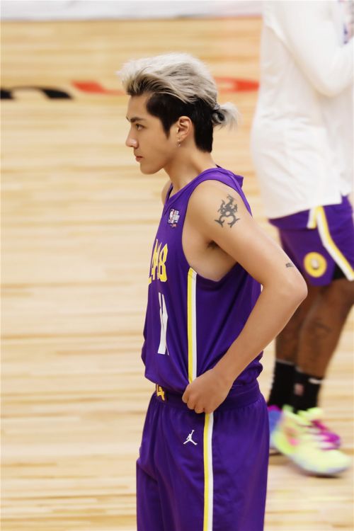 吴亦凡出战NBA全明星名人赛 个人篮板数上升到7个平此前记录