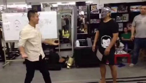 徐晓冬碾压暴揍咏春拳师丁浩视频 仅一回合TK