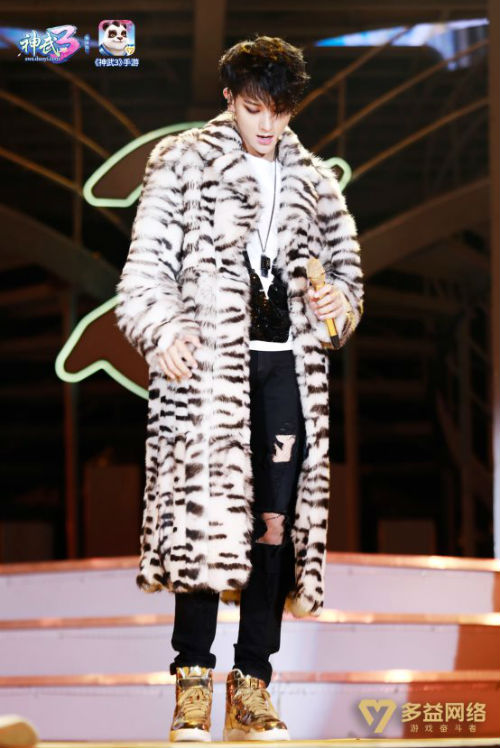 成功C位出道!黄子韬福州演唱会上大跳可爱女团舞 成功C位出道!黄子韬福州演唱会上大跳可爱女团舞