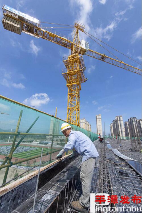 平潭一中新校区二期工程：宿舍楼主体接近尾声
