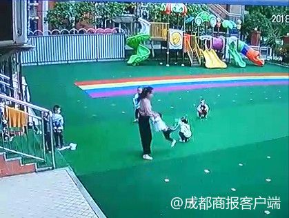 蓬溪锦绣国际城幼儿园多名学生被老师拎起转圈