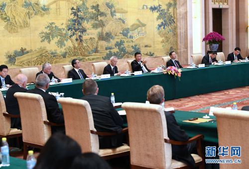 6月21日，国家主席习近平在北京钓鱼台国宾馆会见来华出席“全球首席执行官委员会”特别圆桌峰会的知名跨国企业负责人，并同他们座谈交流 新华社记者饶爱民摄
