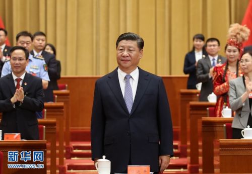 6月26日，中国共产主义青年团第十八次全国代表大会在北京人民大会堂开幕。这是中共中央总书记、国家主席、中央军委主席习近平在主席台向与会代表致意。新华社记者 姚大伟 摄