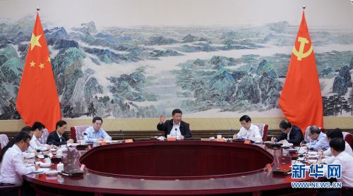 　7月2日，中共中央总书记、国家主席、中央军委主席习近平在中南海同团中央新一届领导班子成员集体谈话并发表重要讲话。 新华社记者王晔摄