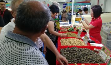 参展商现场演示产品