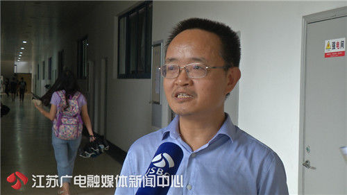 航班因飓风停飞 教授为赶开学上课打车狂赶737公里